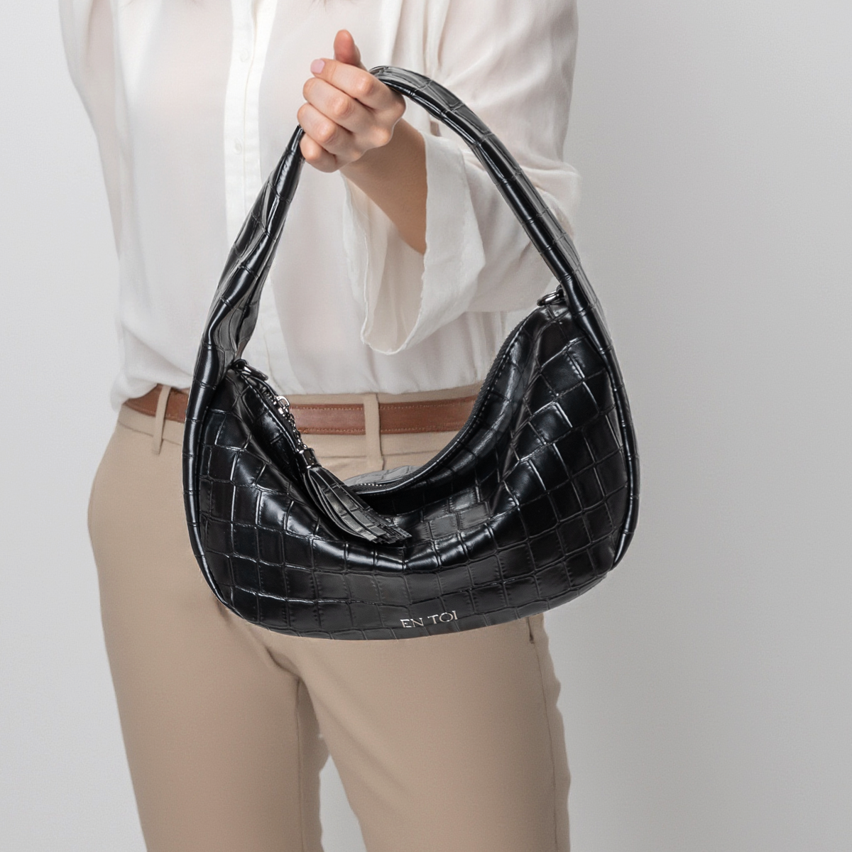 Esla Hobo Black