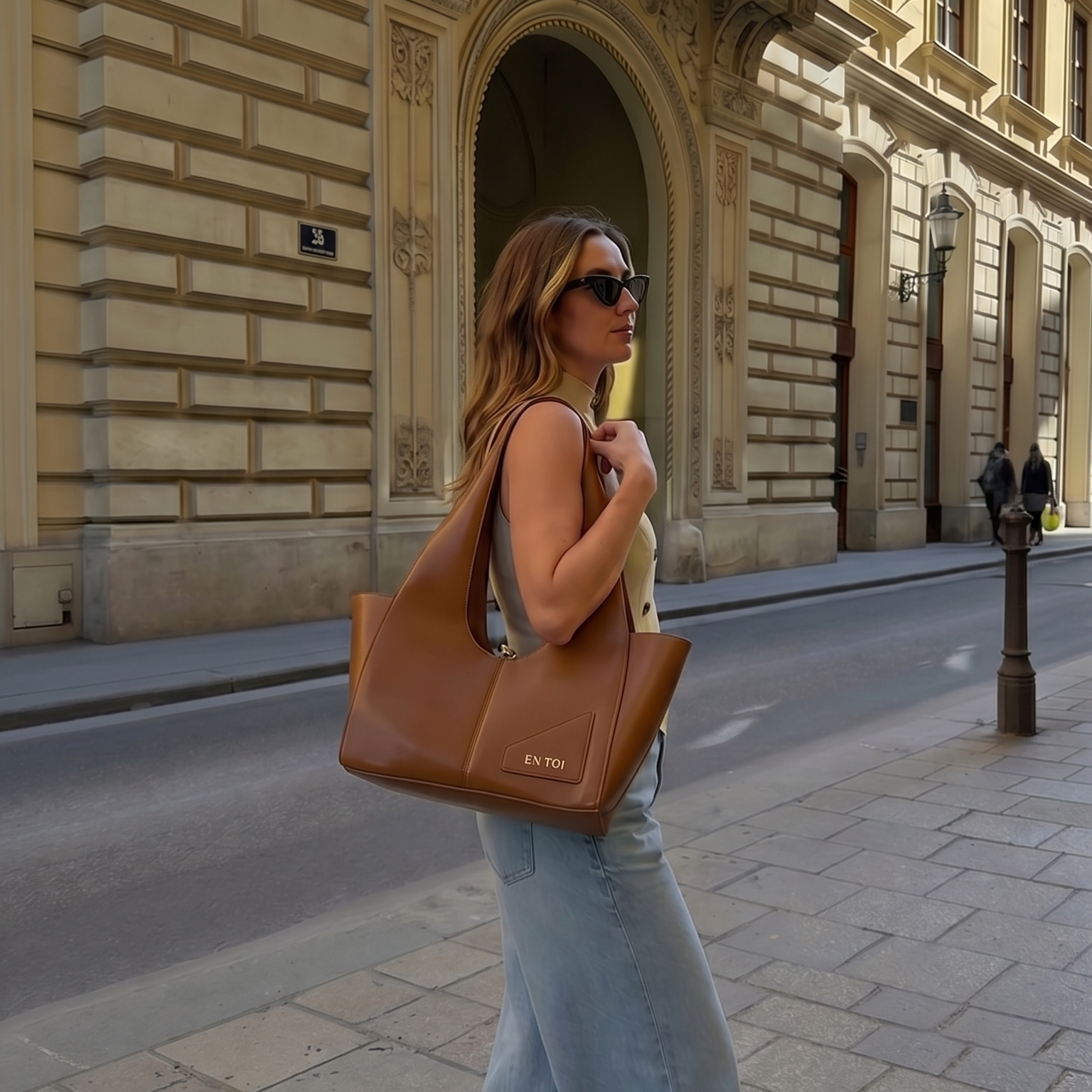 Victoria Tote Bag