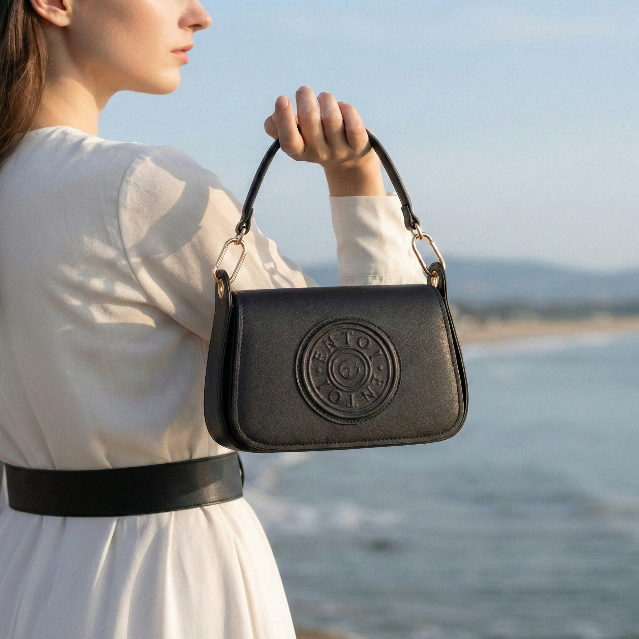 Della Shoulder Bag